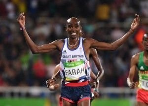 Britain's Mo Farah celebrates after he won the Men's 10,000m during the athletics event at the Rio 2016 Olympic Games at the Olympic Stadium in Rio de Janeiro on August 13, 2016. / AFP PHOTO / OLIVIER MORIN